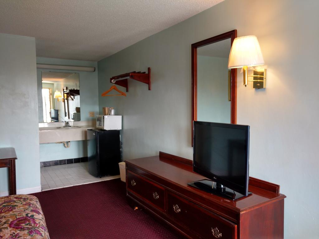 Mount Vernon Inn Sumter Bagian luar foto