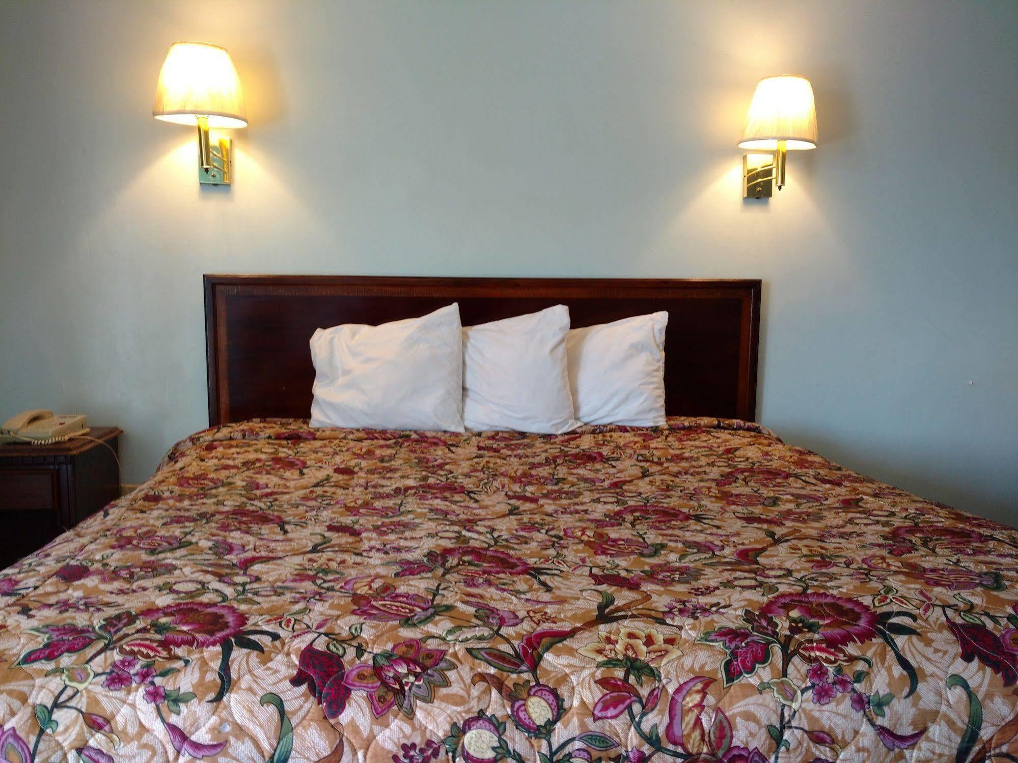 Mount Vernon Inn Sumter Bagian luar foto