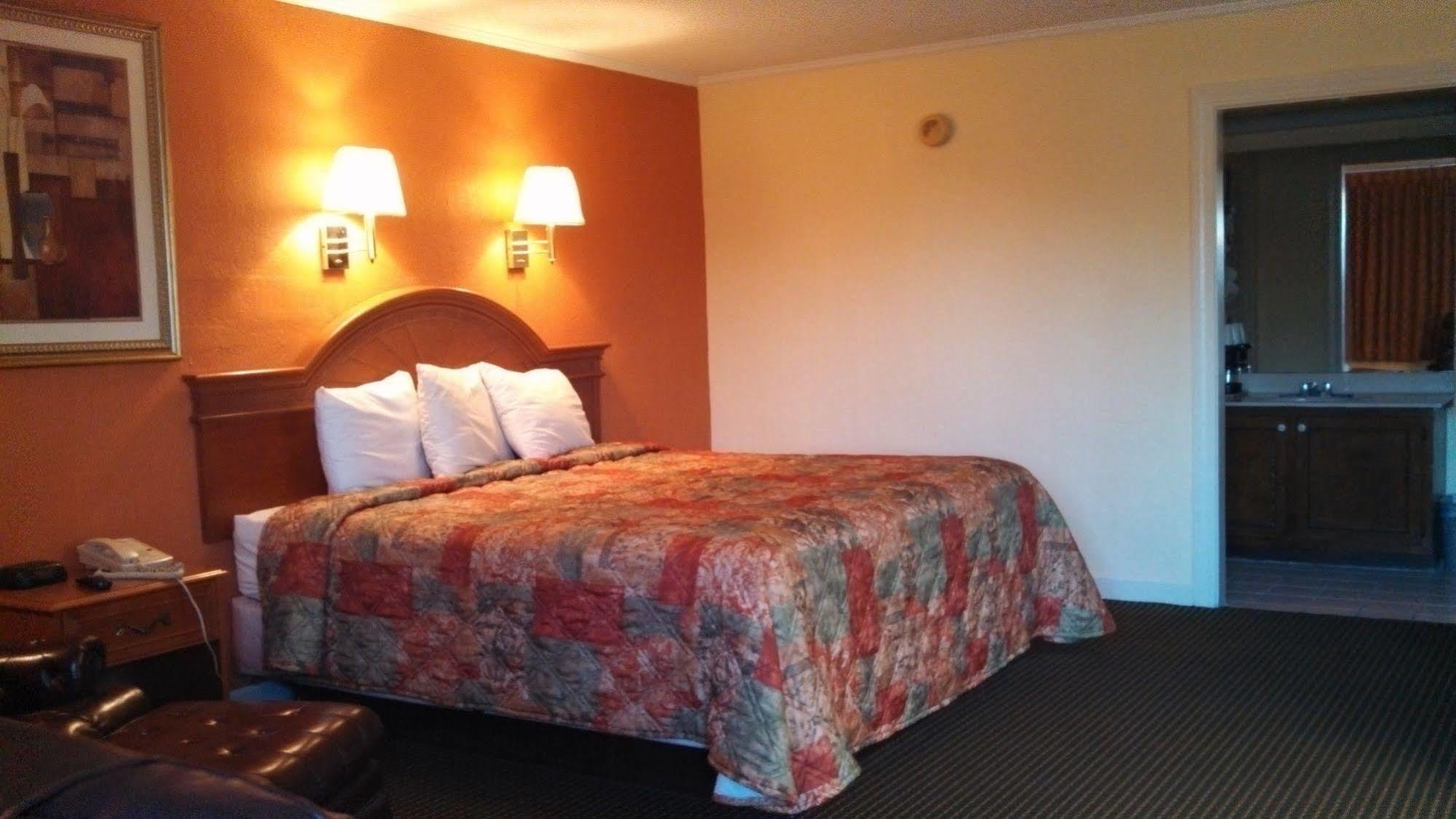 Mount Vernon Inn Sumter Bagian luar foto