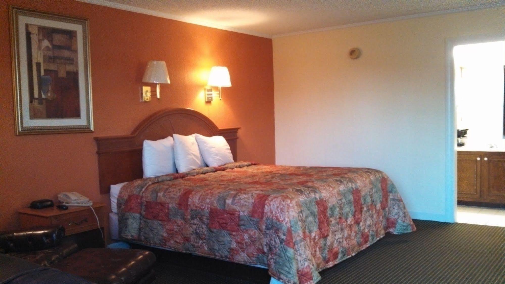 Mount Vernon Inn Sumter Bagian luar foto